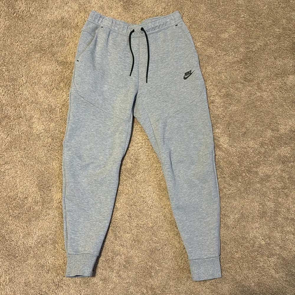 Men’s Nike Sportswear Tech fleece size medium